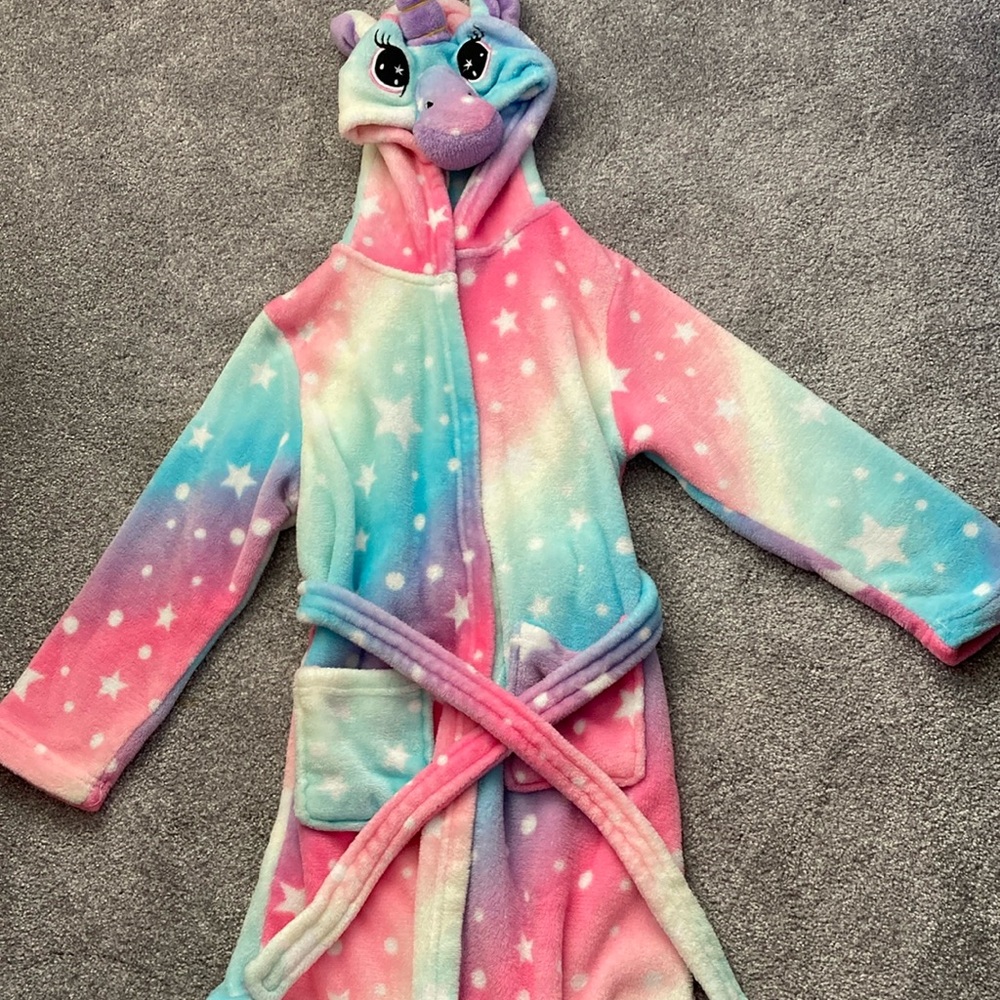 Adorable bath robe appropriately size 7 - 9